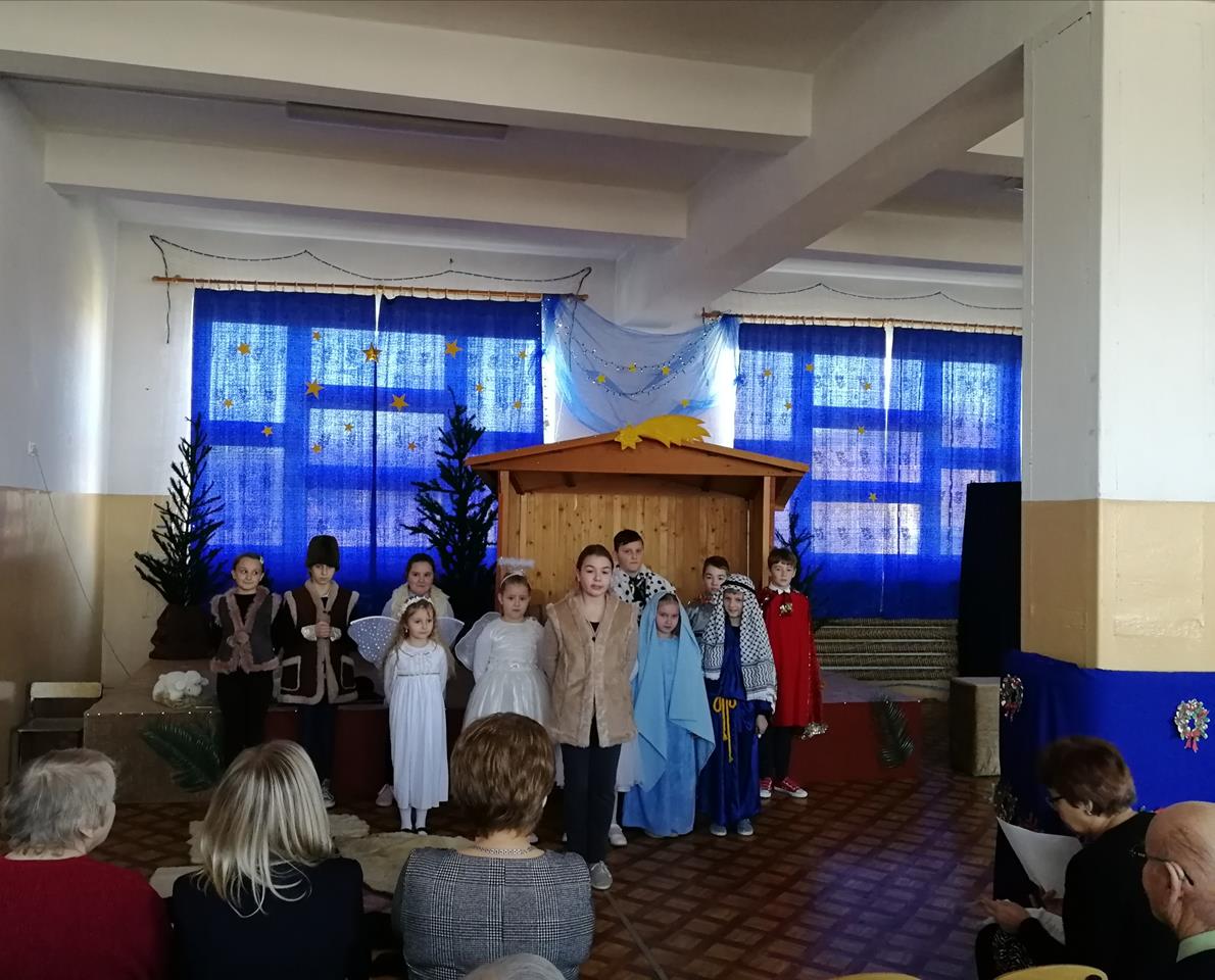 Wspominamy Święto Babć i Dziadków w Szkole w Męcinie Wielkiej